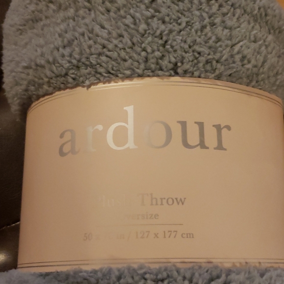 Blanket super soft plush NWT - Picture 3 of 7